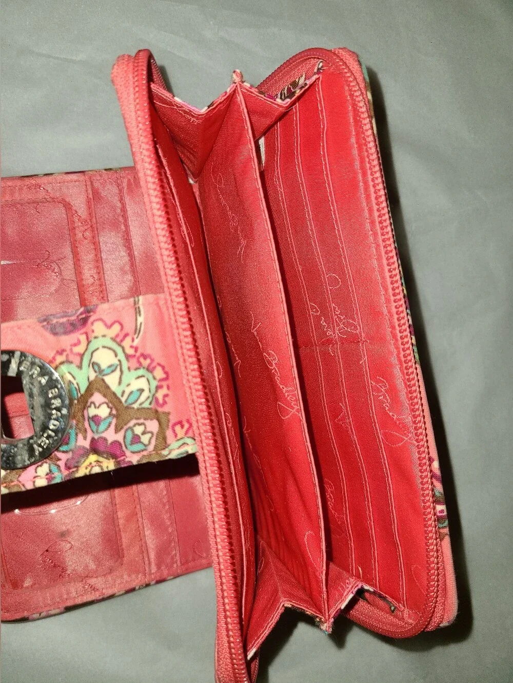 Retired Vera Bradley turn key wallet in quilted Paprika Paisley fabric - Picture 2 of 5